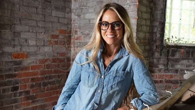 Nicole Curtis